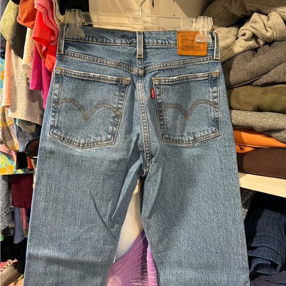 Levi’s Wedgie Straight Jean - Picture 1 of 2